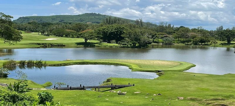 Two leading golf courses to close